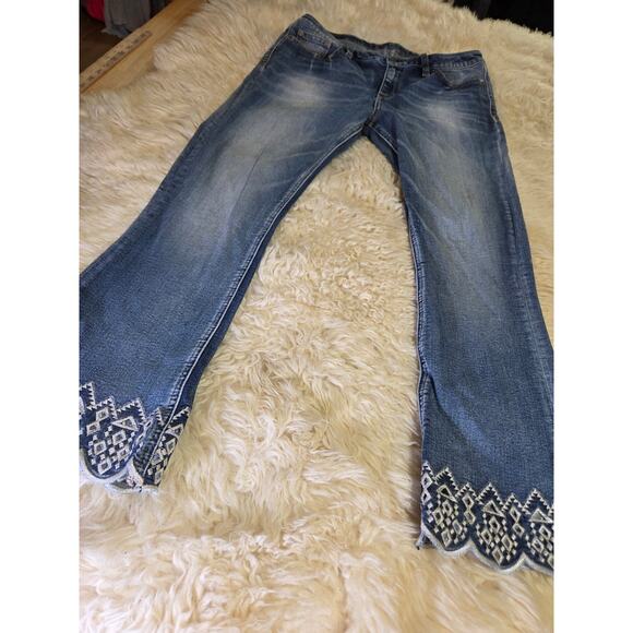 Miss Me embroidered Hem JEANS scalloped size 30 Cropped 28" Waist Low Rise - Picture 2 of 11